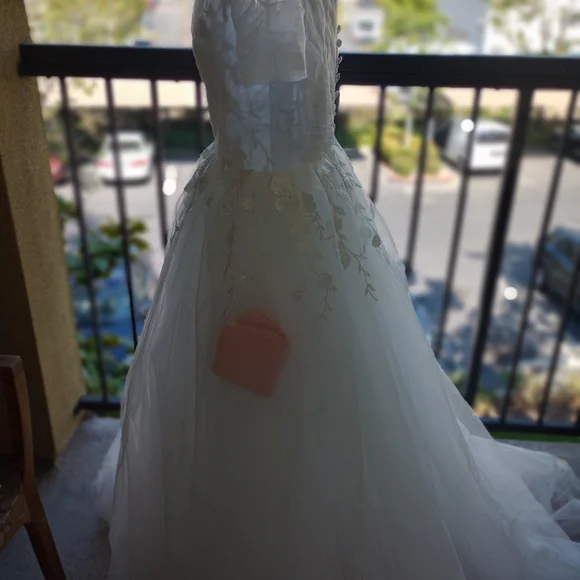 Elegant White, Tulle and Organza Wedding Gown - Picture 10 of 11